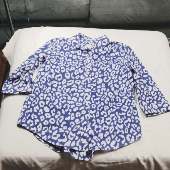Chicos Animal Print Button-Up Shirt Size 1 - Picture 1 of 11
